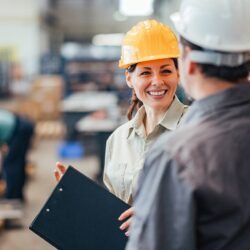 Assistante prévention lors d'une rencontre prévention en entreprise